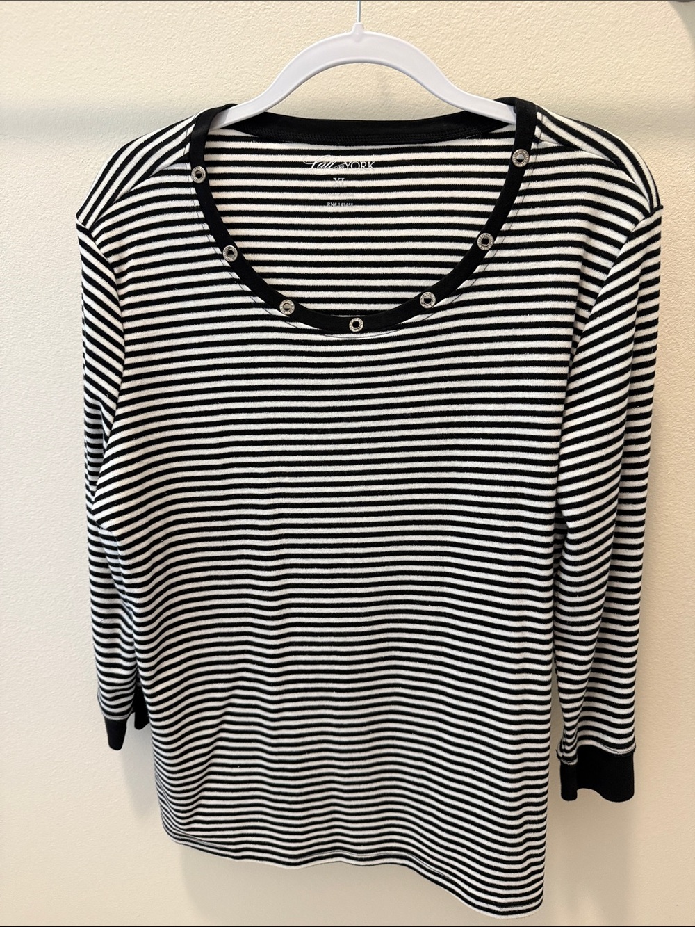 Cali and York Black & White Striped Long Sleeve Top with Grommet Neck XL